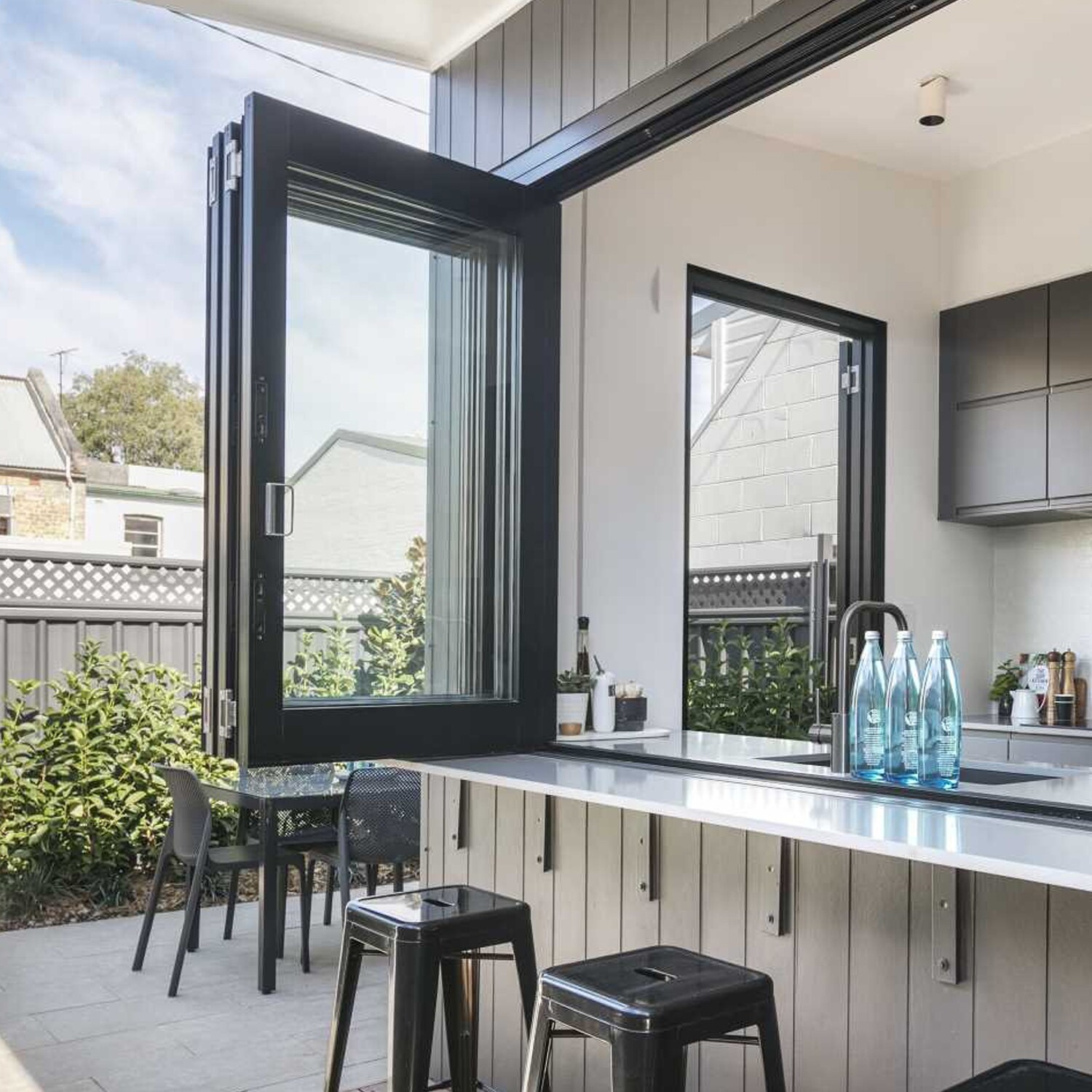 modern-kitchen-open-to-outdoors